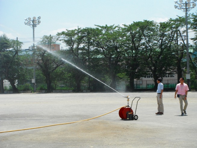 さいたま市立B中学校ライトレイン二輪散水車システム